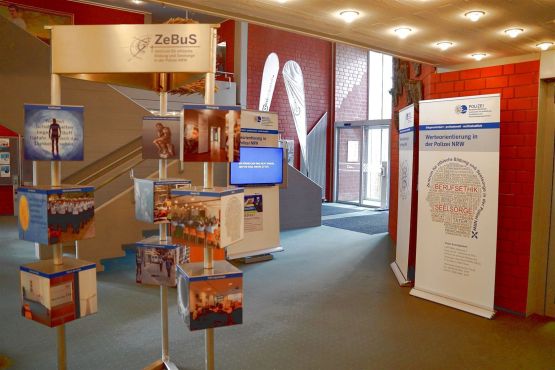 Die Wanderausstellung des ZeBuS ist bis Jahresende im Foyer des Kreishauses in Coesfeld zu sehen.